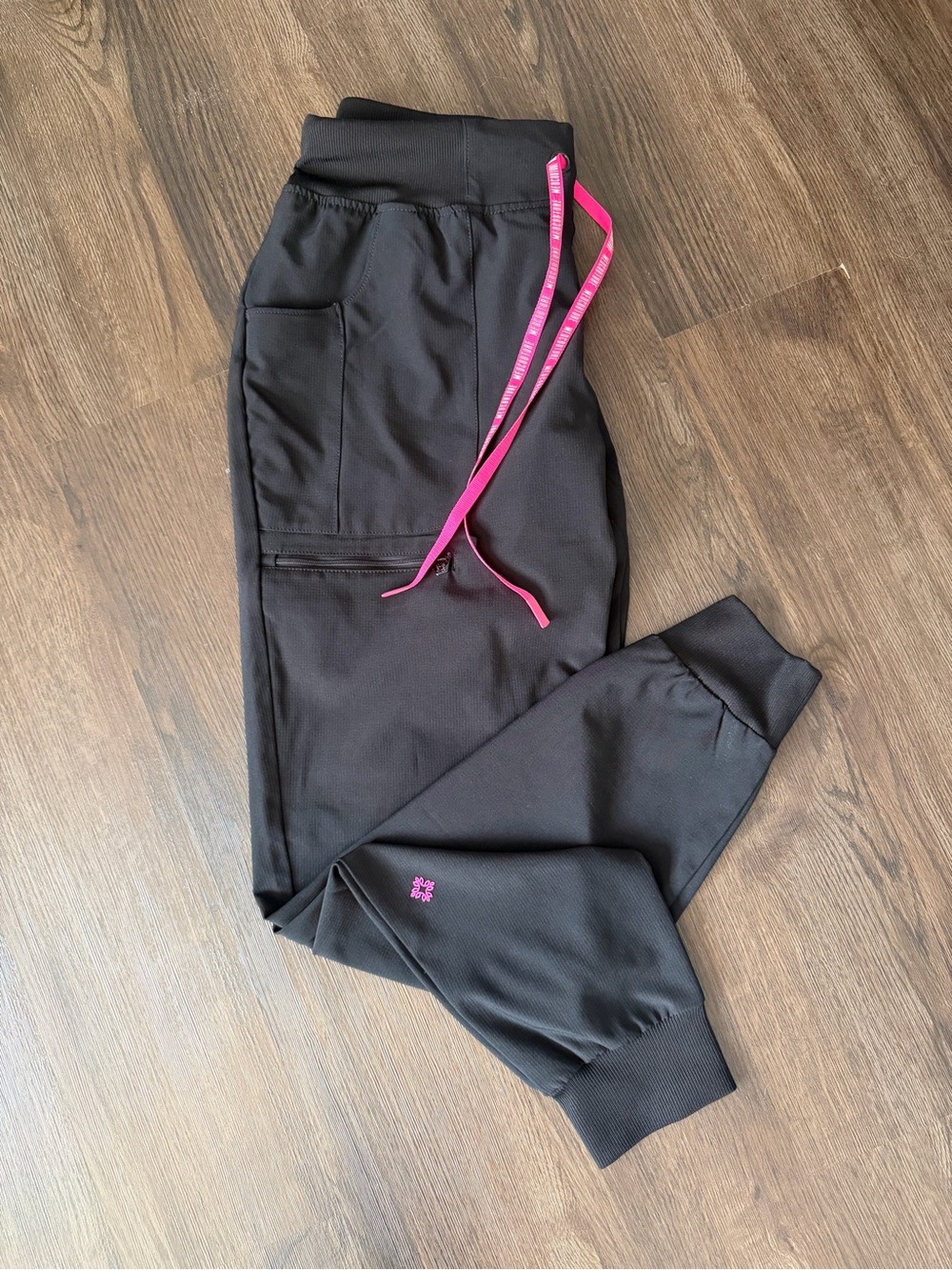 Med Couture Amp Black with Hot Pink Scrub Top and Joggers Set Size Medium